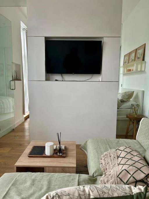 Modern 1-bedroom Flat On The Avenue